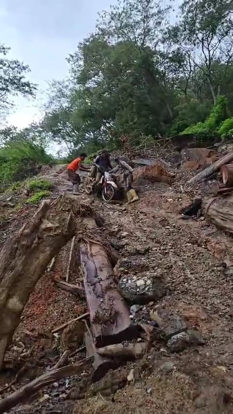 Aksi Kemanusiaan Polres Aceh Tengah, Terjang Medan Ekstrem untuk Salurkan Logistik ke Kampung Serule