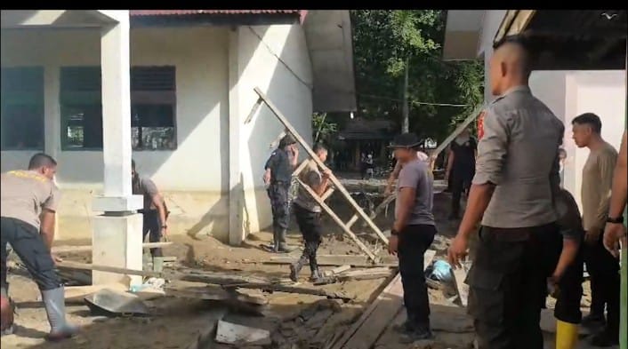 Polres Bireuen Bergerak Cepat Pulihkan Sekolah Pascabanjir, SMA Negeri 1 Peusangan Kembali Siap Belajar