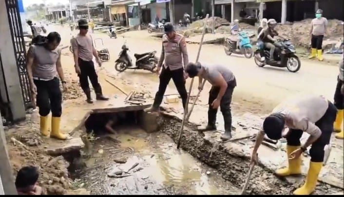 Gotong Royong Berkelanjutan, Polres Aceh Selatan Normalisasi Sungai dan Saluran Air Pascabanjir Trumon Tengah