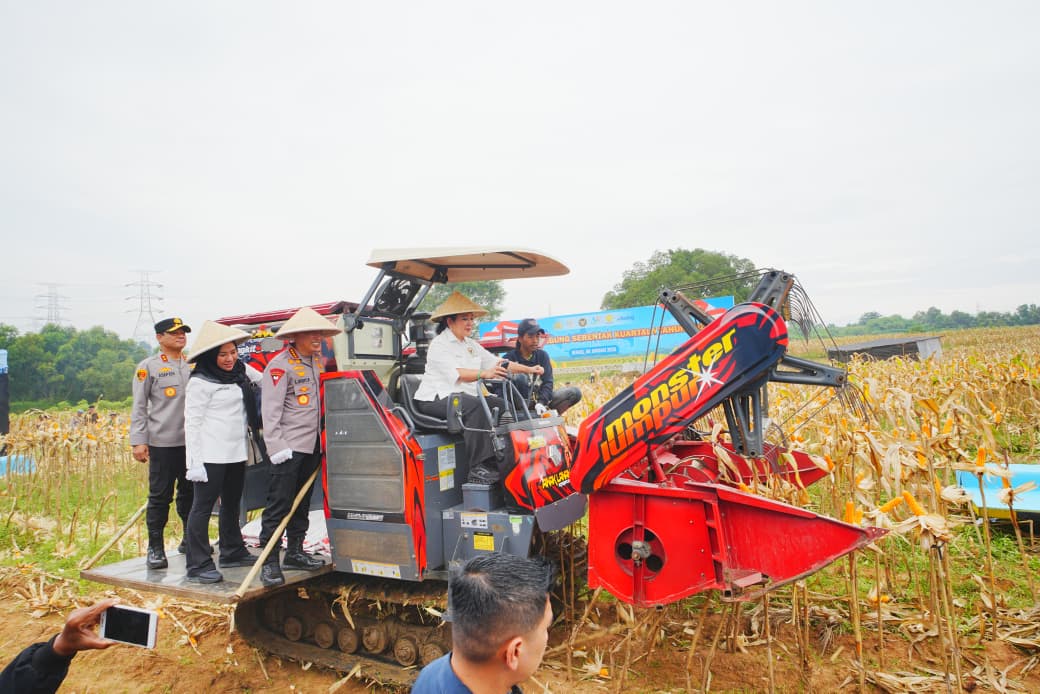 Kapolri Bersama Komisi IV DPR RI Gelar Panen Raya Jagung Serentak, Perkuat Sinergi Ketahanan Pangan Nasional