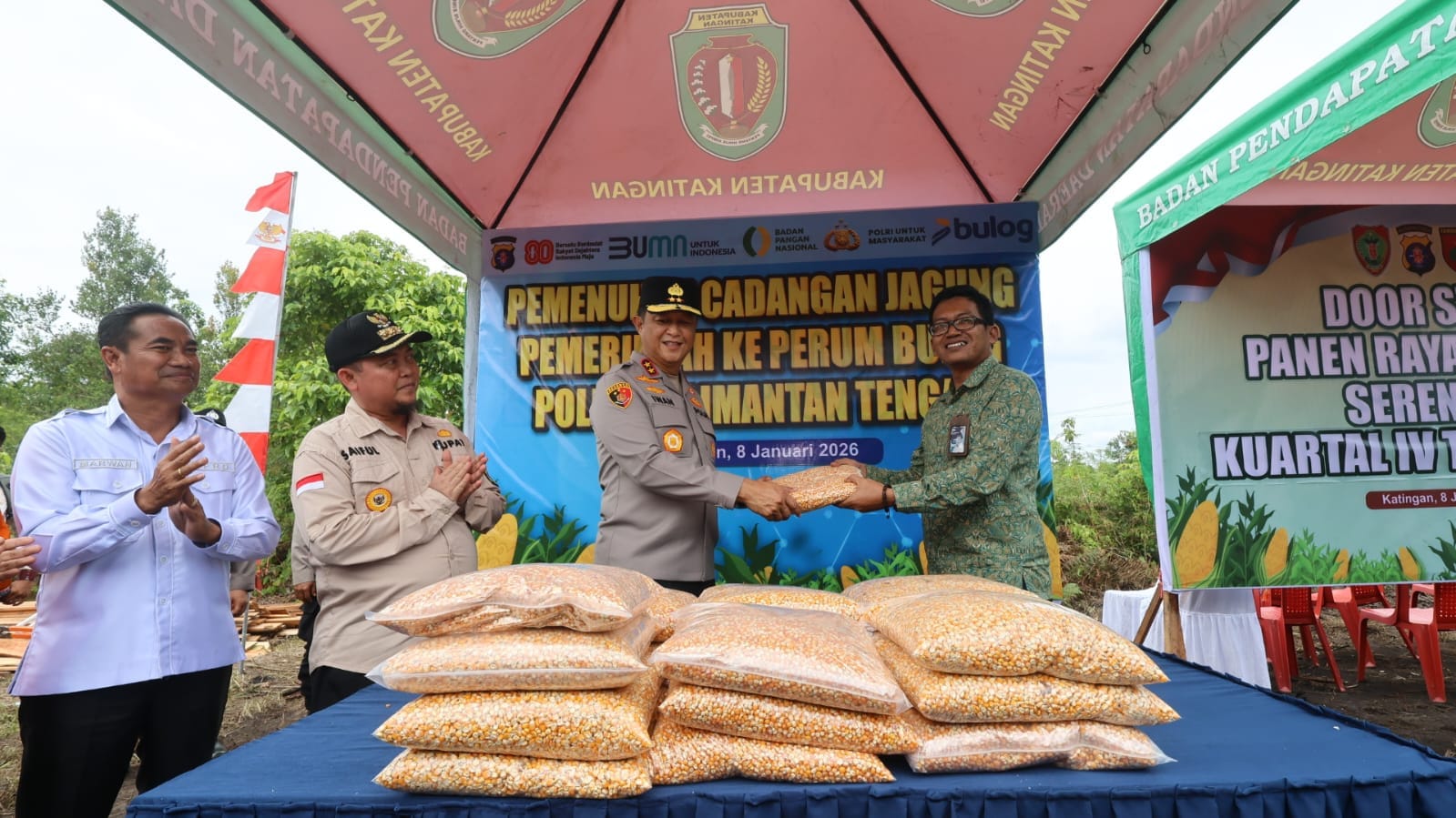 Polda Kalteng Serahkan 3,5 Ton Jagung ke Bulog pada Panen Raya Kuartal IV di Katingan