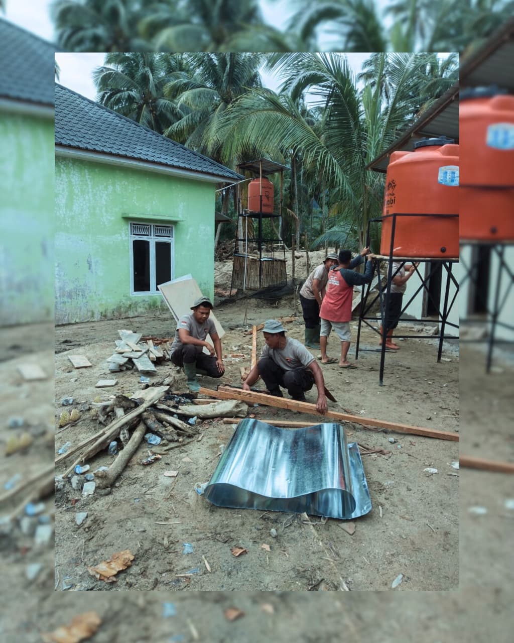 Gotong Royong Brimob–Warga, Fasilitas MCK Dibangun untuk Pulihkan Kehidupan Pascabanjir di Tolang Julu