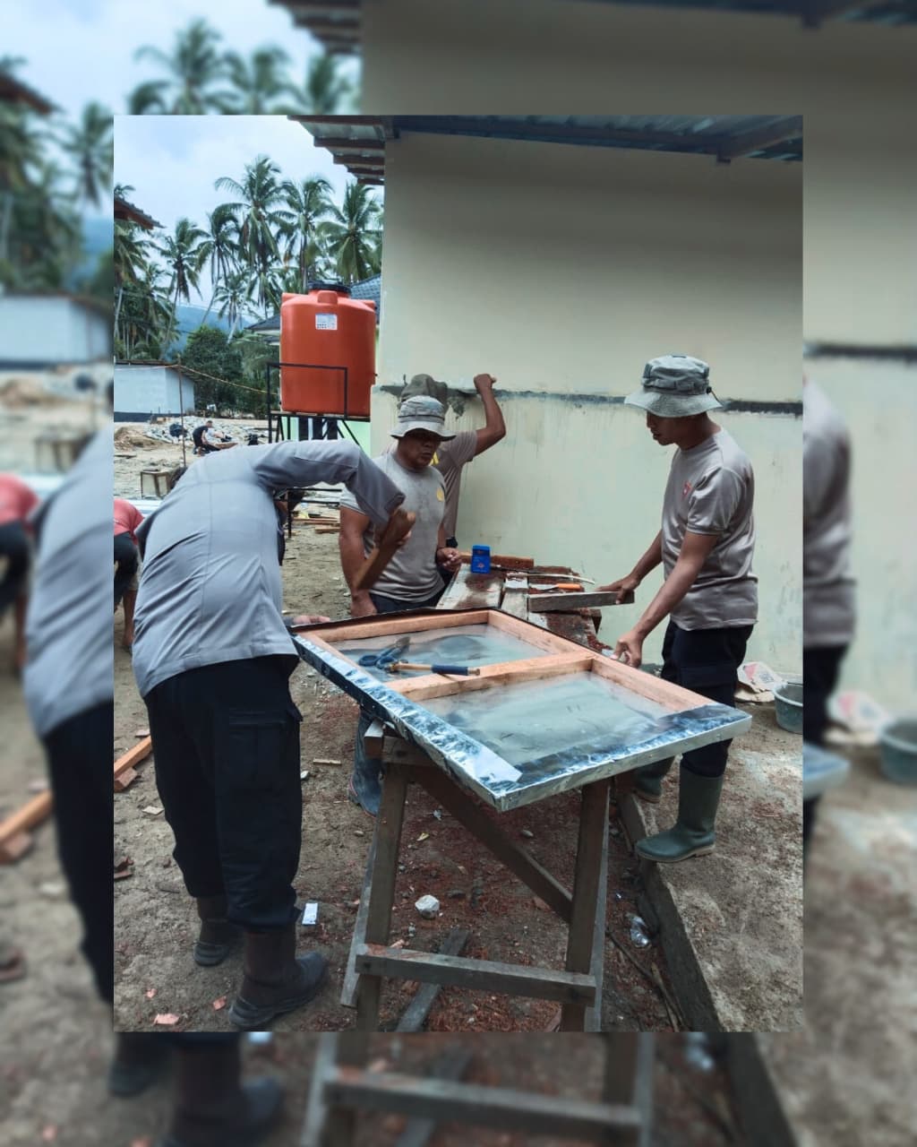 Brimob Hadirkan Sanitasi Layak bagi Korban Banjir di Desa Tolang Julu