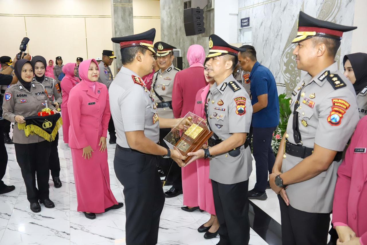 Sertijab 6 PJU dan 13 Kapolres Digelar di Mapolda Jateng, Dipimpin Irjen Pol Ribut Hari Wibowo