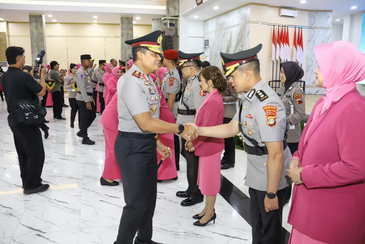 Polda Jateng Awali Tahun dengan Sertijab 6 PJU dan 13 Kapolres
