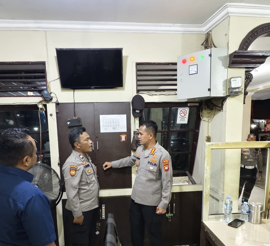 Baru Menjabat, Kapolresta Pontianak Turun Malam Sambangi Polsek Pontianak Utara