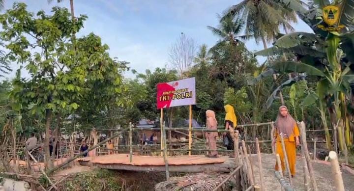 Jembatan Sementara Wani 3–Labuan Kungguma Dibangun Brimob Polda Sulteng