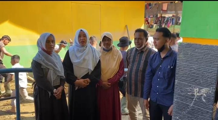 Polres Pidie Jaya Gotong Royong Bersihkan MIN 1, Pendidikan Bangkit Pascabanjir