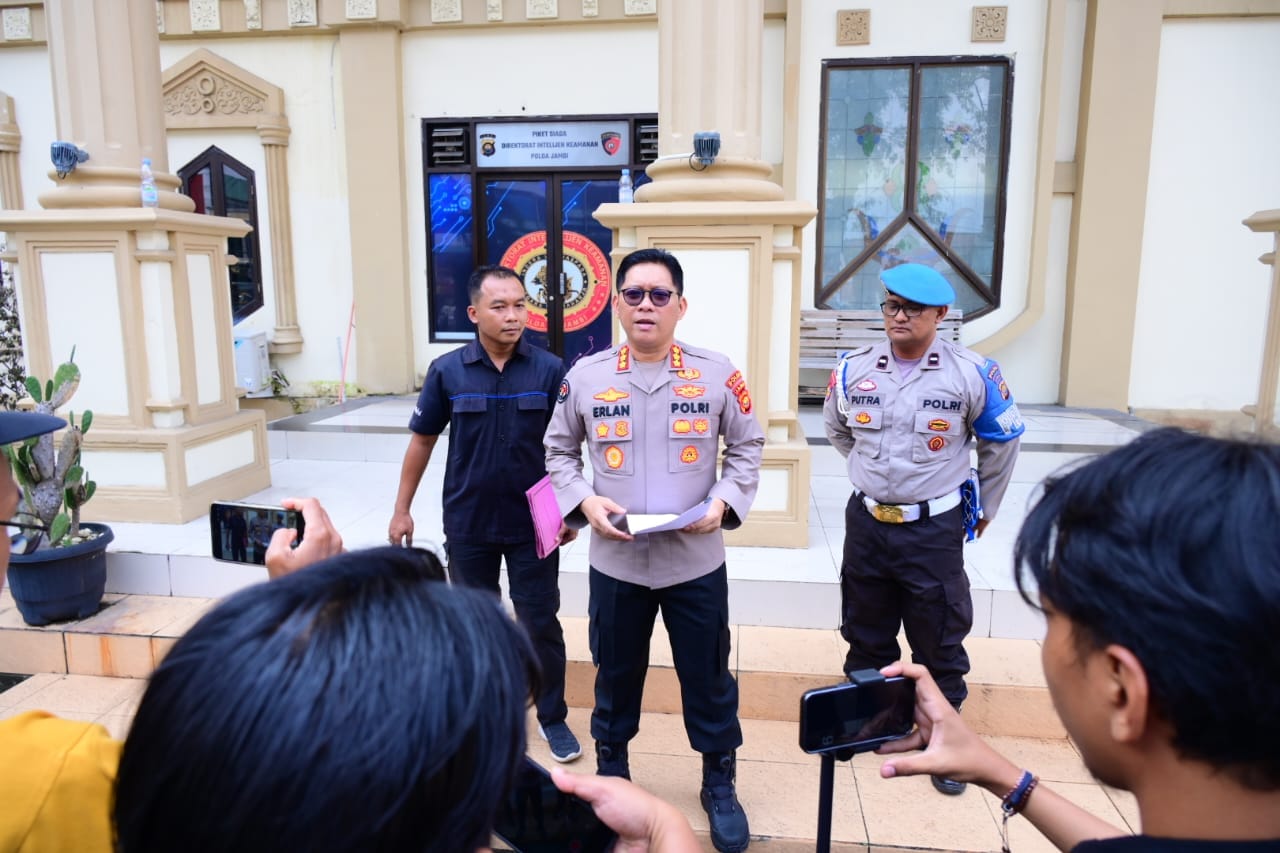 Pajero Seruduk Pagar Mapolda Jambi, Tes Urine Pengemudi Positif Narkoba