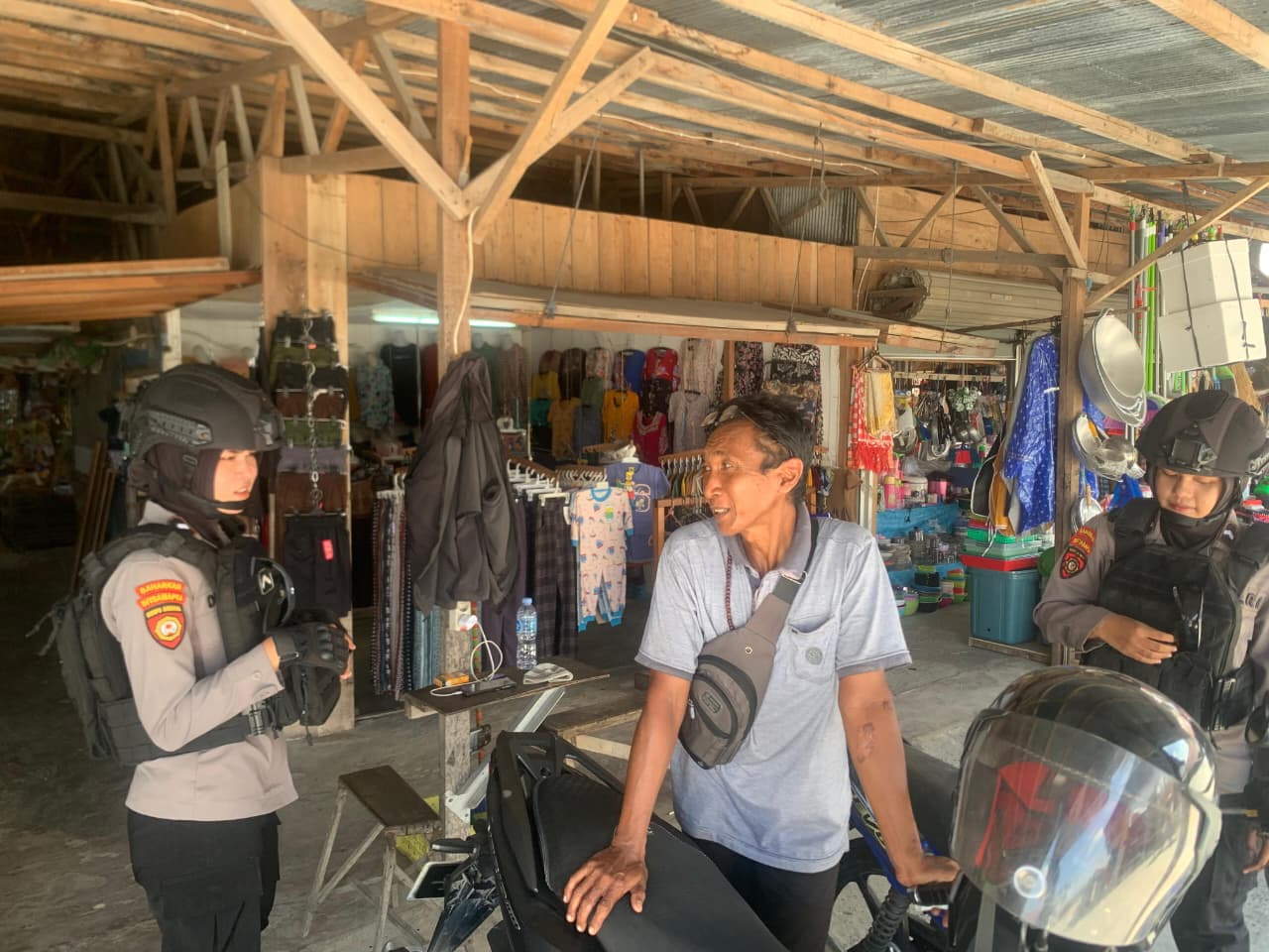 Polwan Ditsamapta Polda Kalteng Rutin Patroli Harkamtibmas Demi Ciptakan Rasa Aman