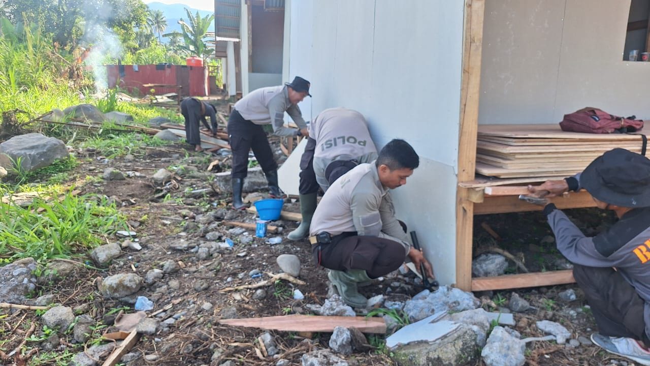 Polri Dirikan 100 Huntara bagi Korban Bencana di Kapalo Koto Padang