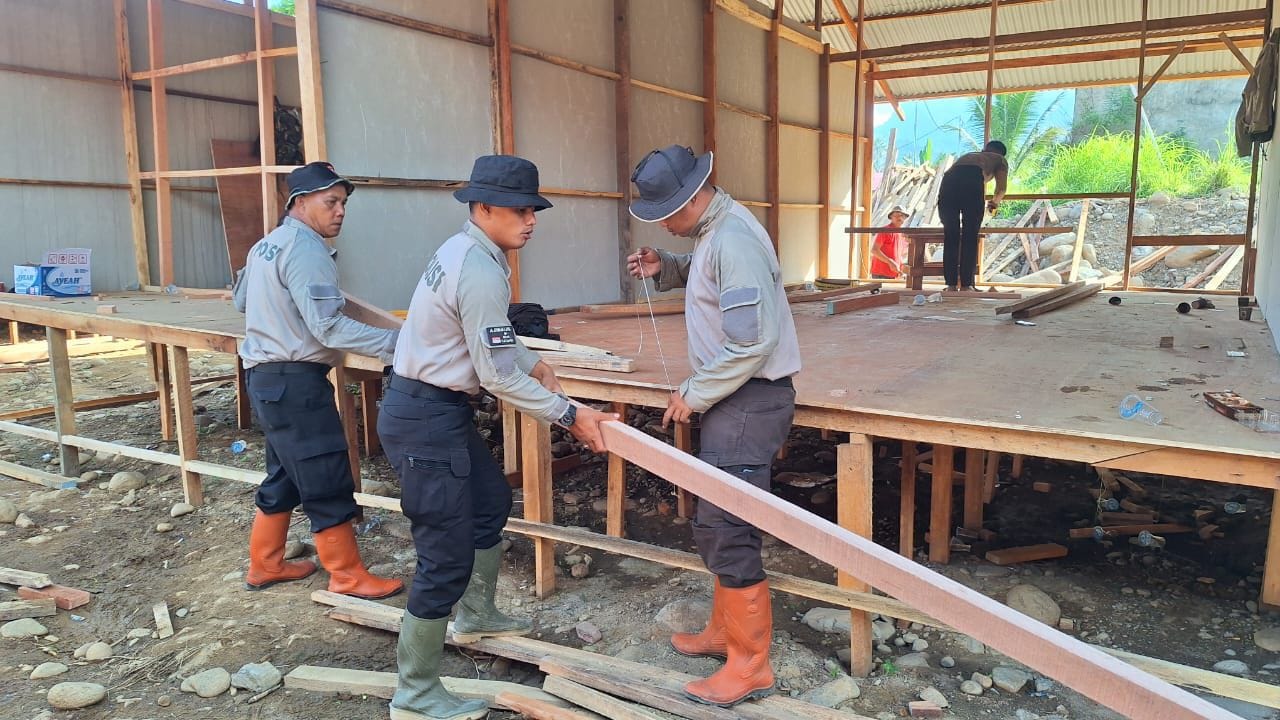 Pascabanjir Bandang, Polres Bireuen Turun Tangan Pulihkan SD Negeri 11 Kutablang