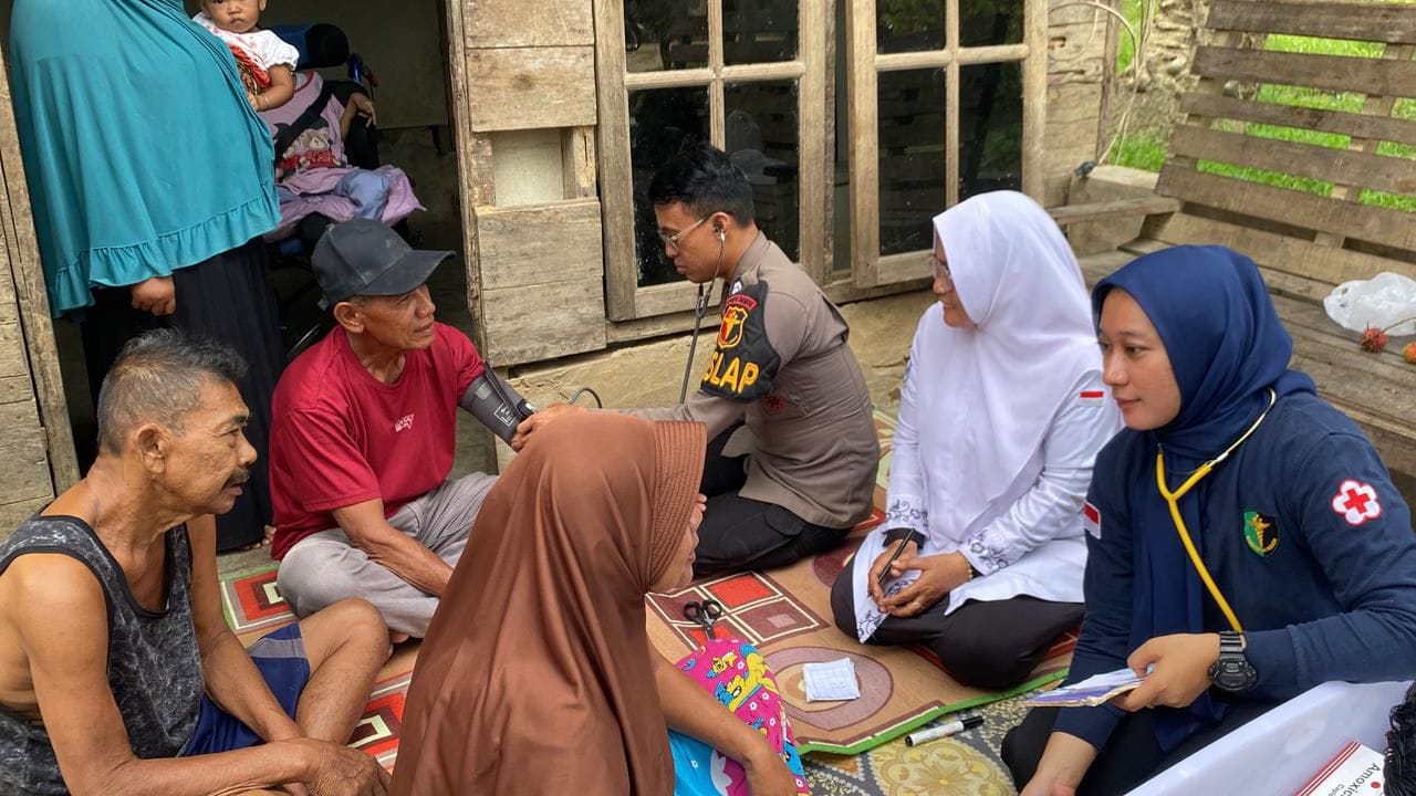 Polri Hadir Jaga Asa di Tengah Bencana, Ratusan Warga Aceh Terima Layanan Bakti Kesehatan Ops Aman Nusa II