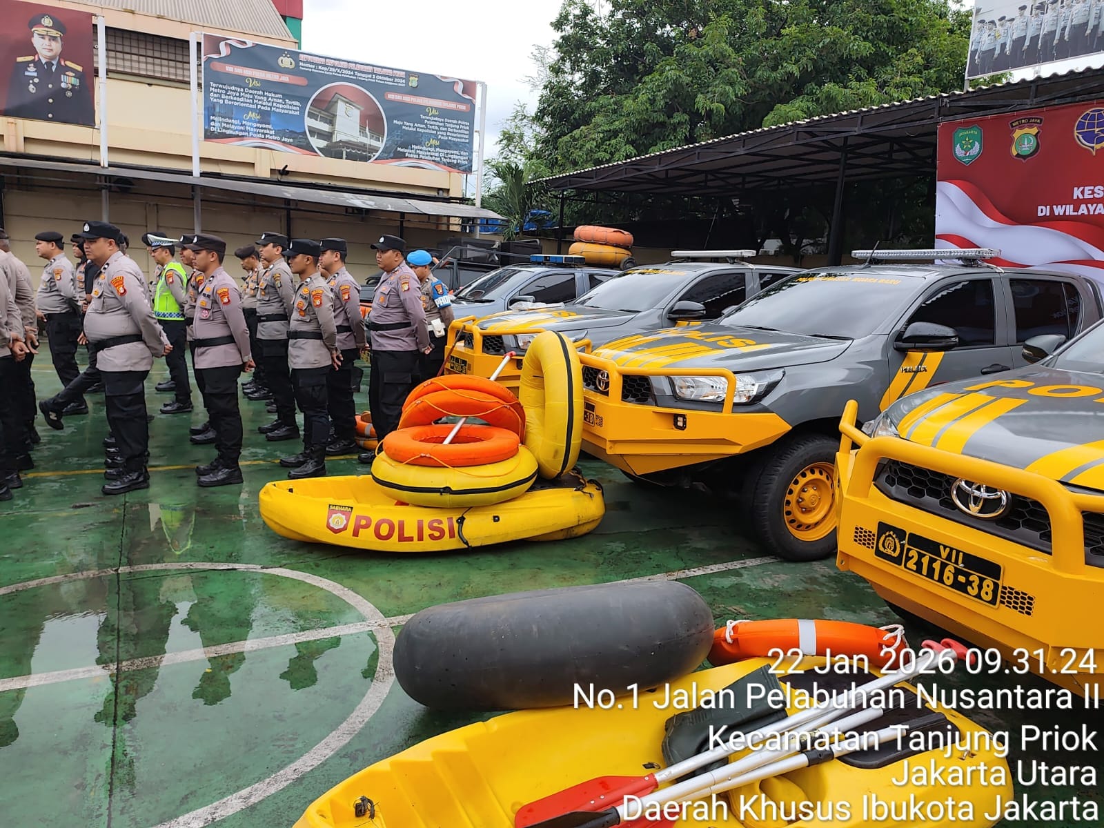 Hujan Lebat Picu Banjir Jakarta, Polri Kerahkan Brimob hingga Polair dan Siapkan 128 Ribu Personel Tanggap Bencana