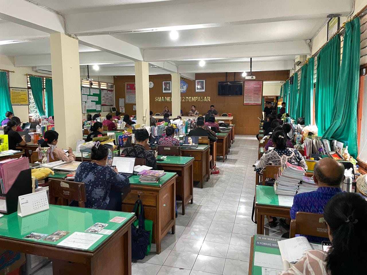 Program Jumat Curhat, Ditresnakoba Polda Bali memberikan arahan mengenai Pencegahan penyalahgunaan Narkoba di kalangan siswa pelajar SMAN 2 Denpasar