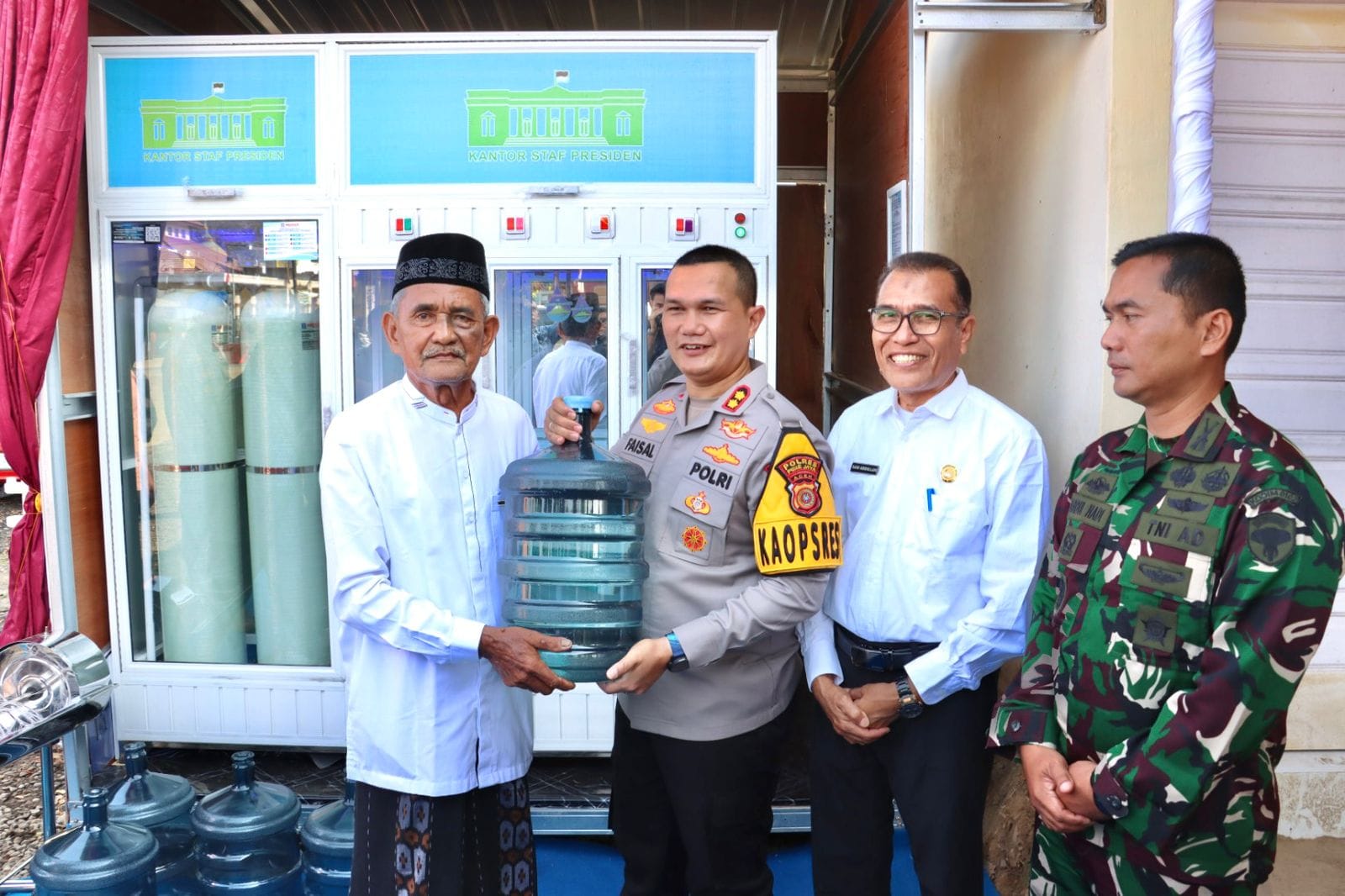 Polres Pidie Jaya Hadirkan Depot Air Minum RO Gratis untuk Warga Pascabencana
