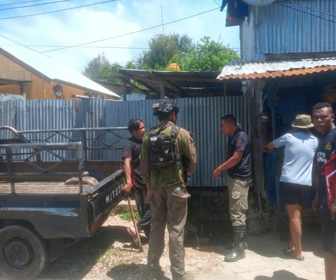 Patroli Humanis, Personel Brimob Ops Damai Cartenz Sambangi Warga Kampung Aikai