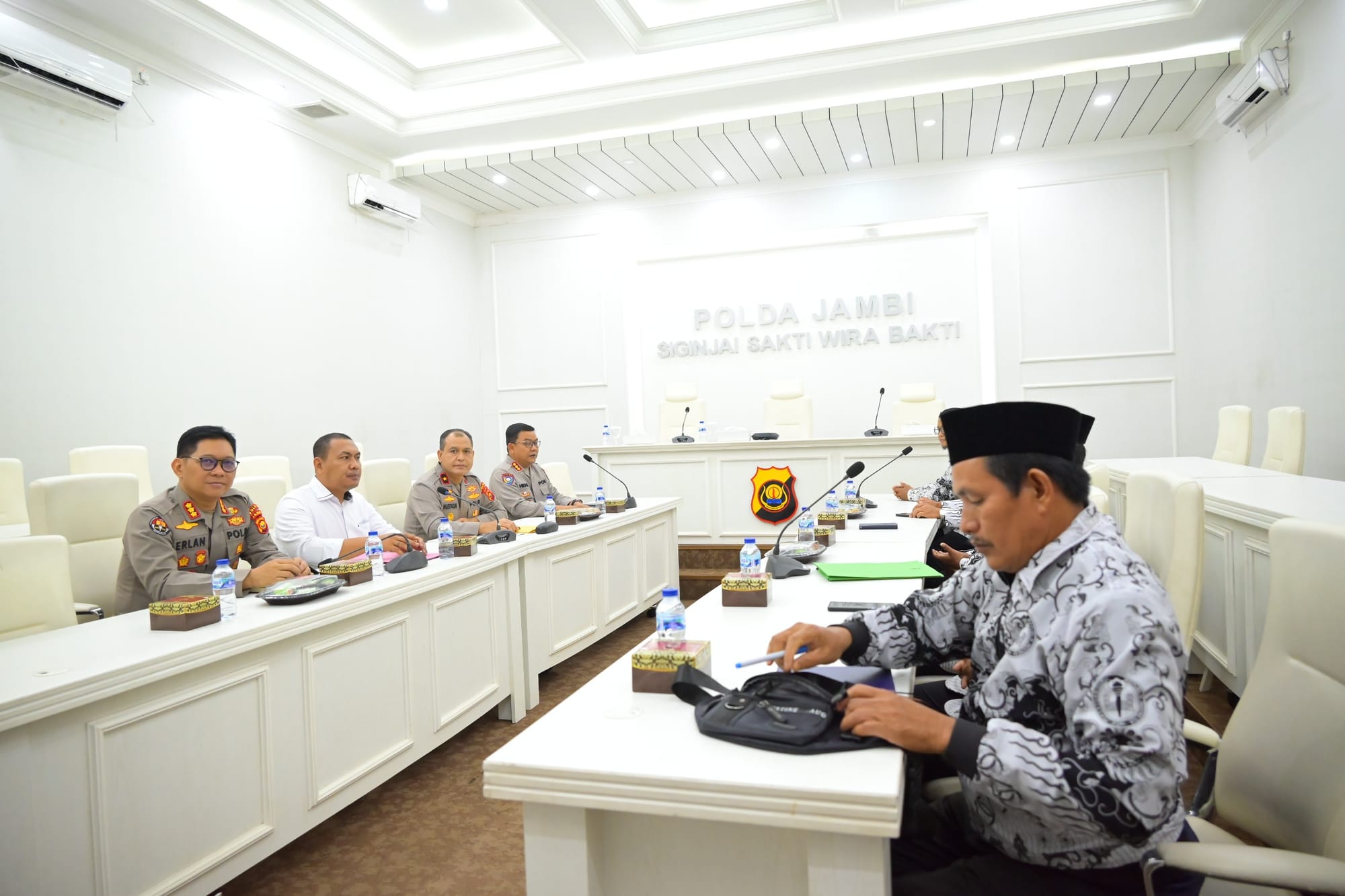 Polda Jambi Gelar Audiensi dengan PGRI, Bahas Perlindungan Guru dan Penyelesaian Kasus Secara Mediasi