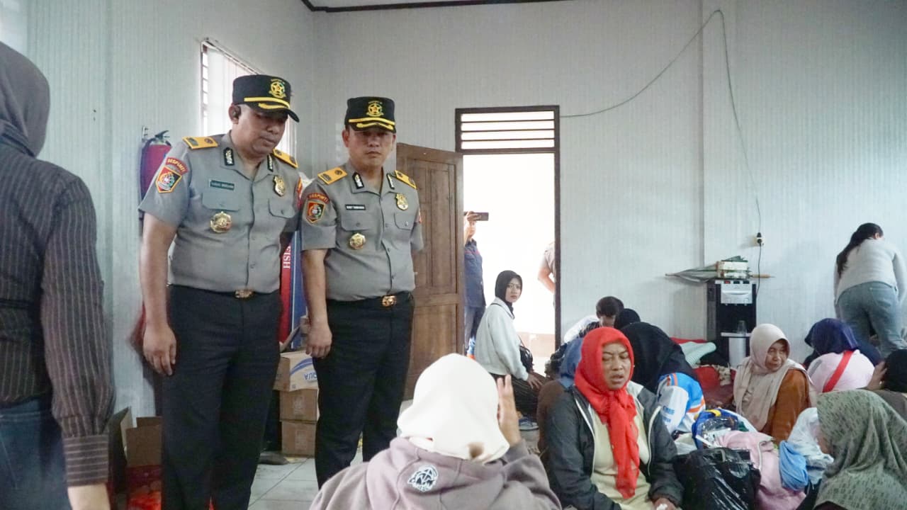 Sespimti Polri Dikreg ke-35 Salurkan Bantuan Kemanusiaan bagi Korban Longsor Cisarua