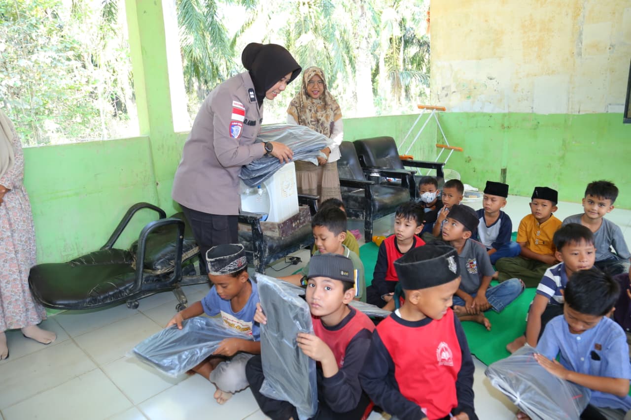 Polri Bersama Universitas Jambi Wujudkan Kepedulian Pendidikan bagi Pelajar Aceh Tamiang