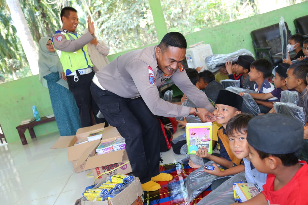 Polri dan Universitas Jambi Bantu Pelajar Aceh Tamiang Demi Masa Depan Pendidikan