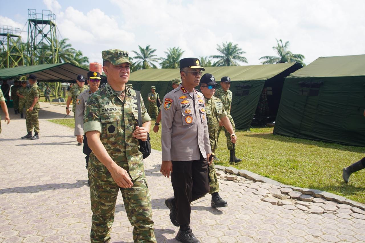 Pascabanjir Aceh Tamiang, Wakil Panglima TNI Bersama Gubernur Akpol Tinjau Lokasi Terdampak