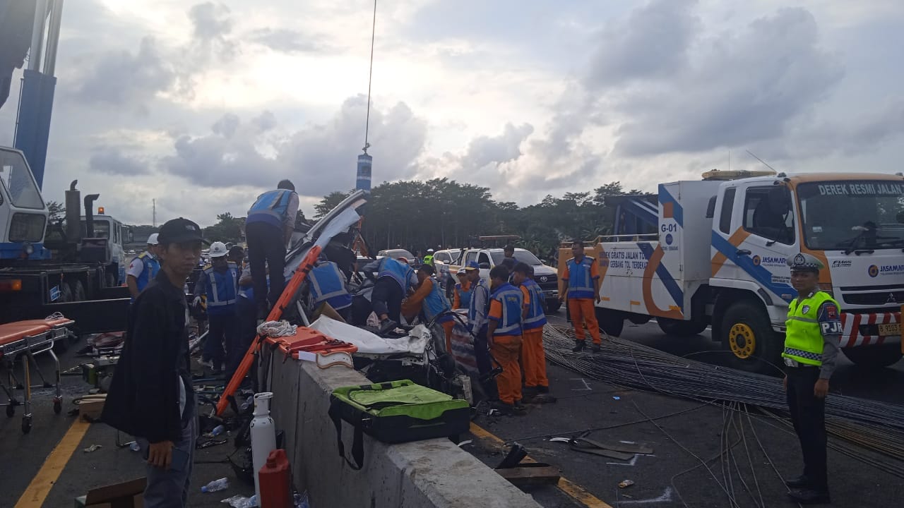 Tujuh Jam Proses Evakuasi, Dirlantas Polda Jateng Paparkan Kronologi Kecelakaan Maut Tol Batang