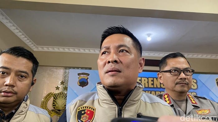 Cegah Ancaman Kesehatan, Polisi Musnahkan 123 Ton Bawang Bombai Ilegal