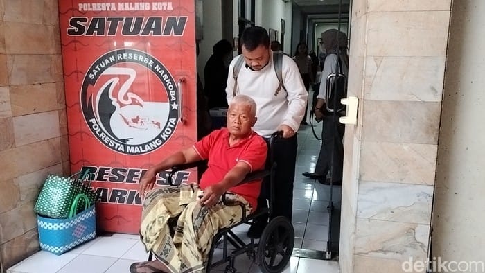 Pakai Kursi Roda, Yai Mim Lapor Jadi Korban Pengeroyokan