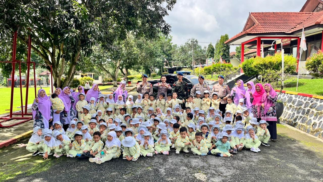 Satbrimob Polda Jateng Jadi Polisi Anak, Kenalkan Tugas Kepolisian ke Siswa PAUD