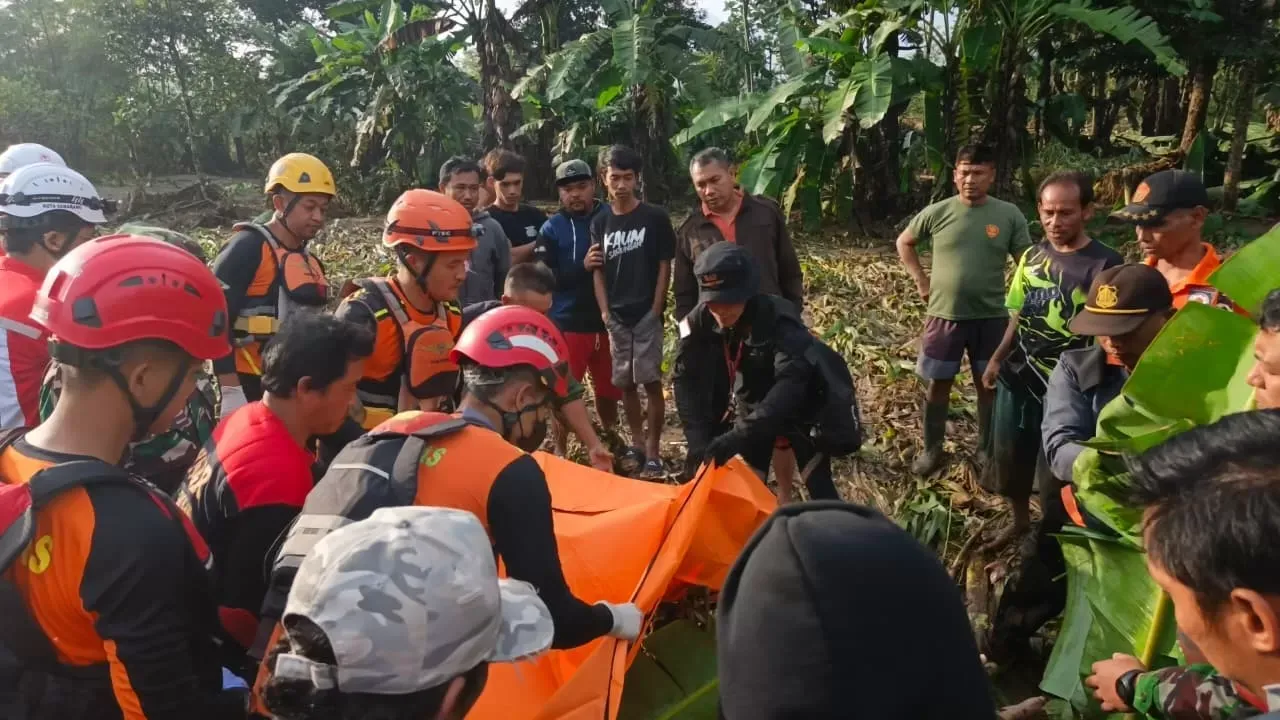 Setelah Pencarian Intensif, Korban Terseret Banjir di Kalimalang Ditemukan 8 Kilometer Jauh dari TKP