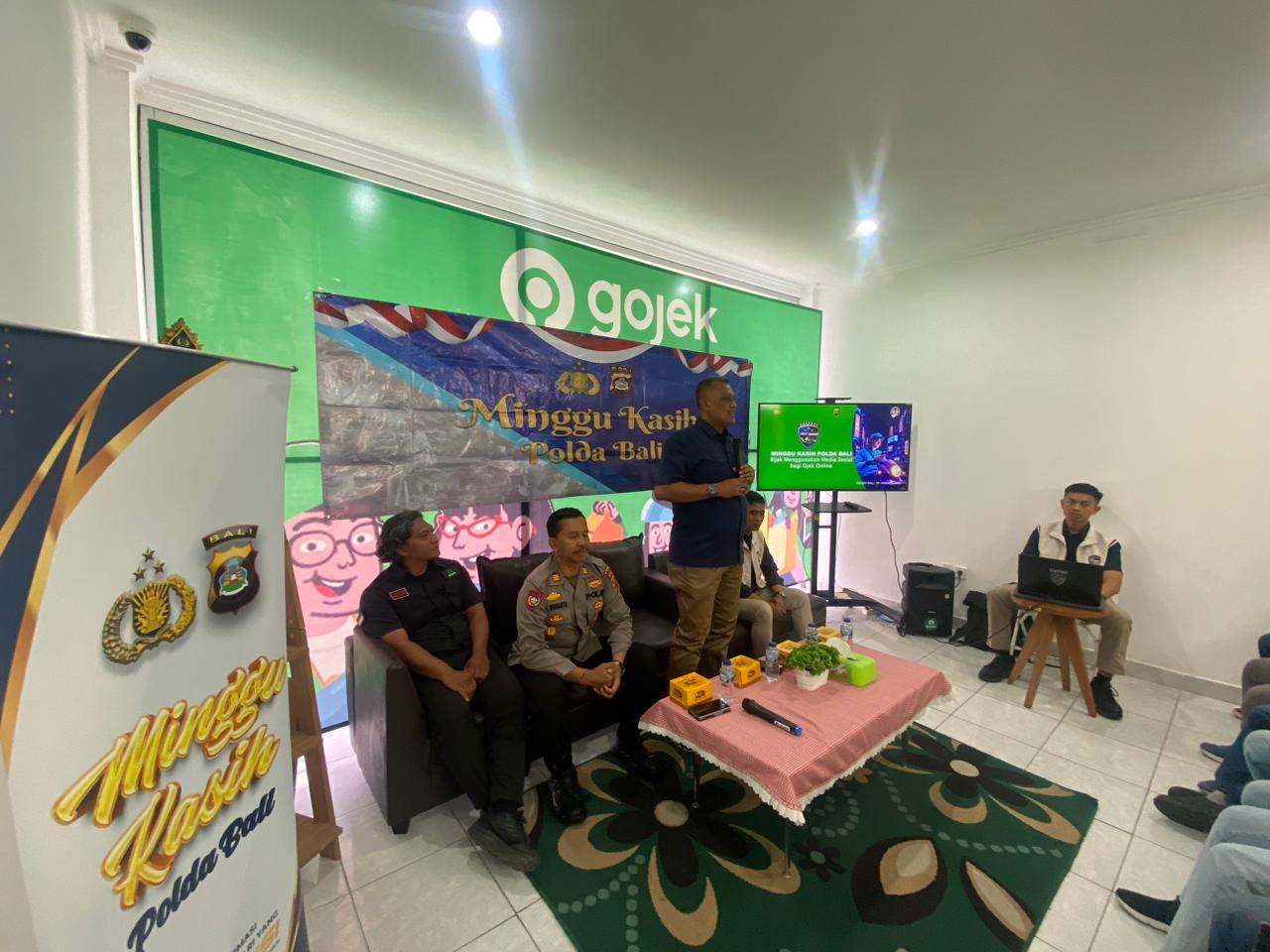 Ditressiber Polda Bali Gelar Program Minggu Kasih Bersama Mitra Driver Ojol di Denpasar