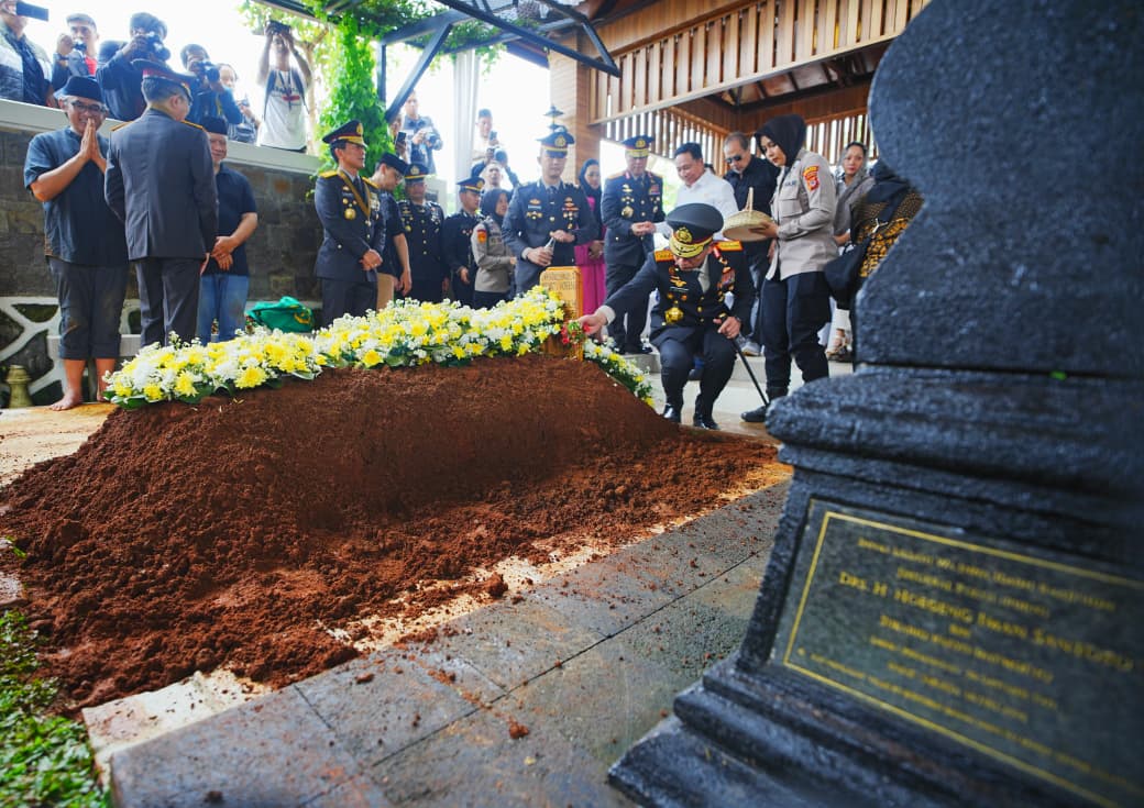 Kapolri Hadiri Pemakaman Eyang Meri, Pesannya Jadi Semangat Bagi Jajaran Polri