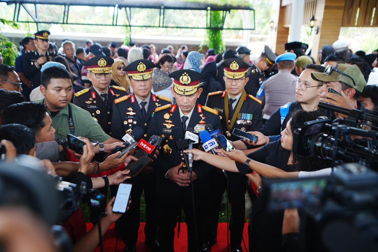 Di Pemakaman Eyang Meri, Kapolri Sampaikan Pesan Inspiratif untuk Polri