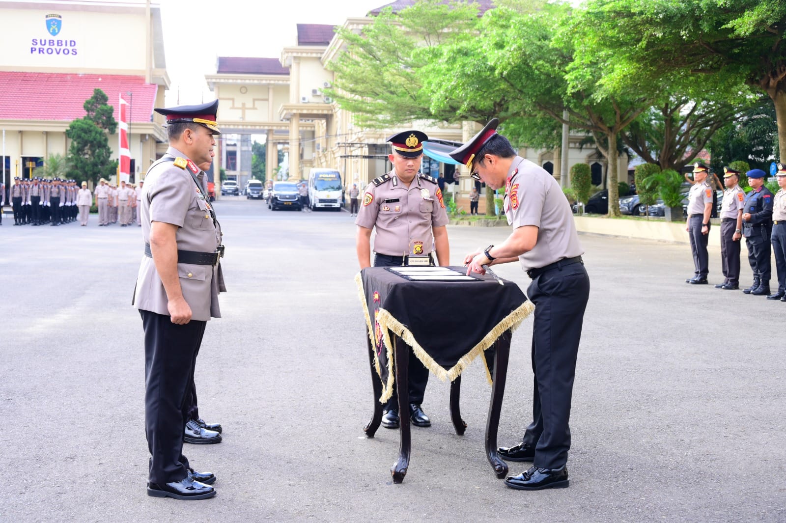 Kapolda Jambi Pimpin Sertijab Wakapolda, Brigjen Pol. B. Ali, S.H.,S.I.K Resmi Jabat Wakapolda Jambi