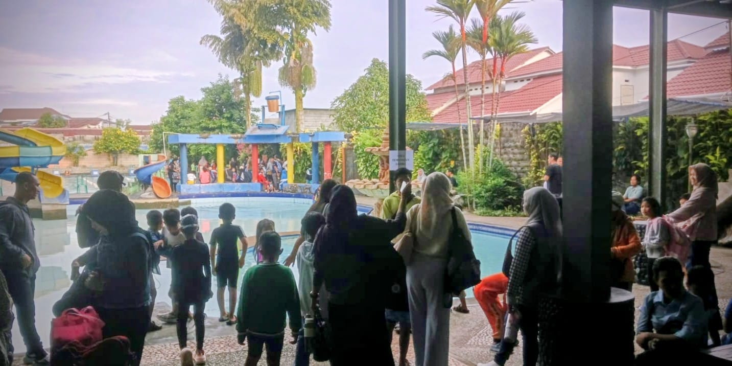 Polsek Pontianak Kota Siagakan Personel Amankan Kegiatan Swimming With Aming Coffee