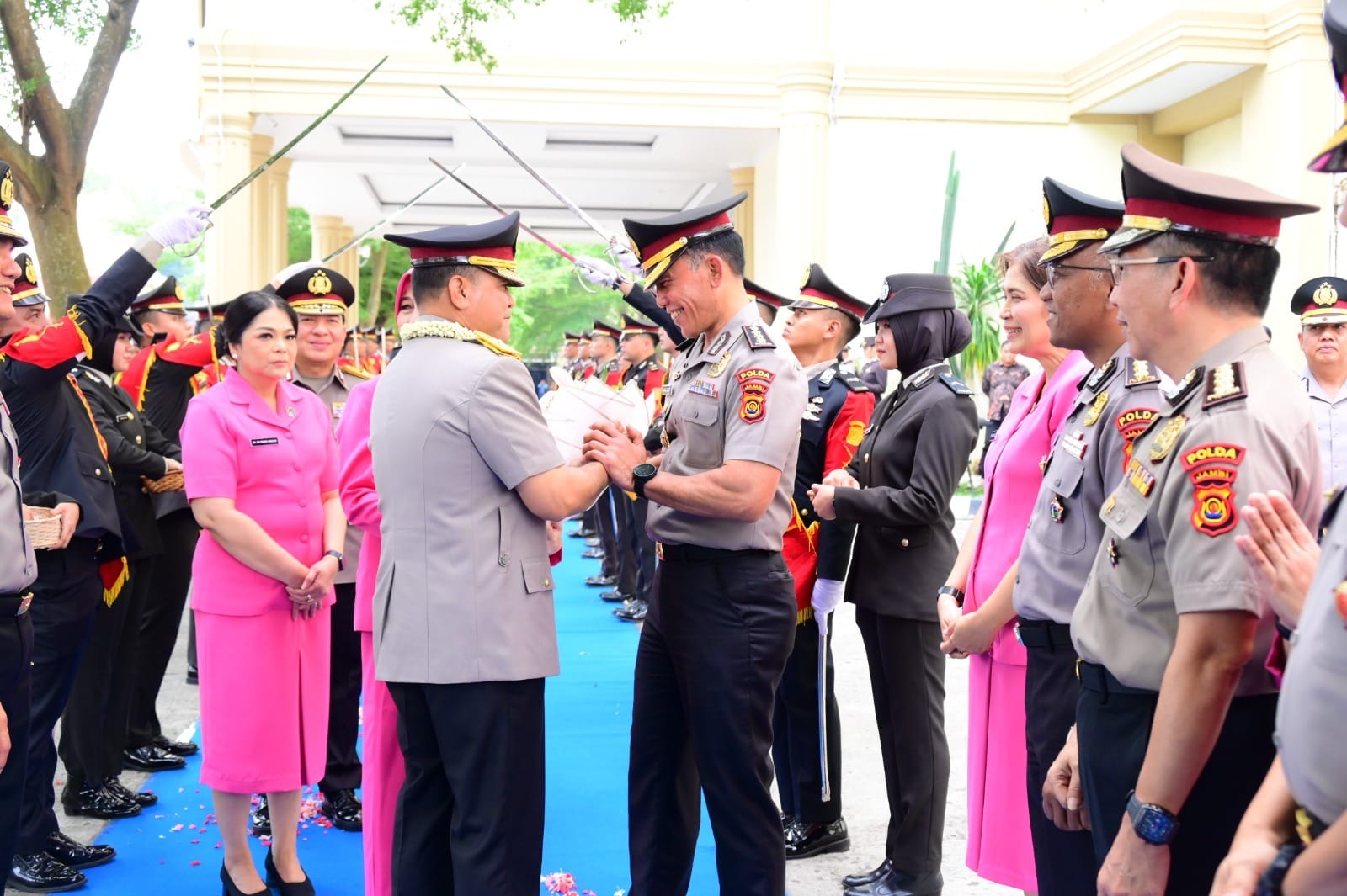 Pelepasan Wakapolda Jambi Digelar Khidmat, Dipimpin Langsung Kapolda
