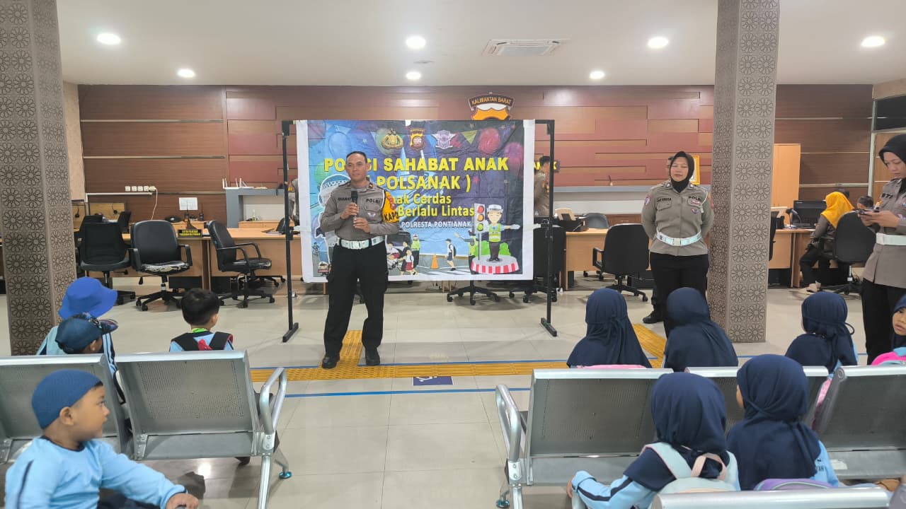 Tanamkan Tertib Berlalu Lintas, Polisi Sapa Anak-anak PAUD Al Havids Pontianak