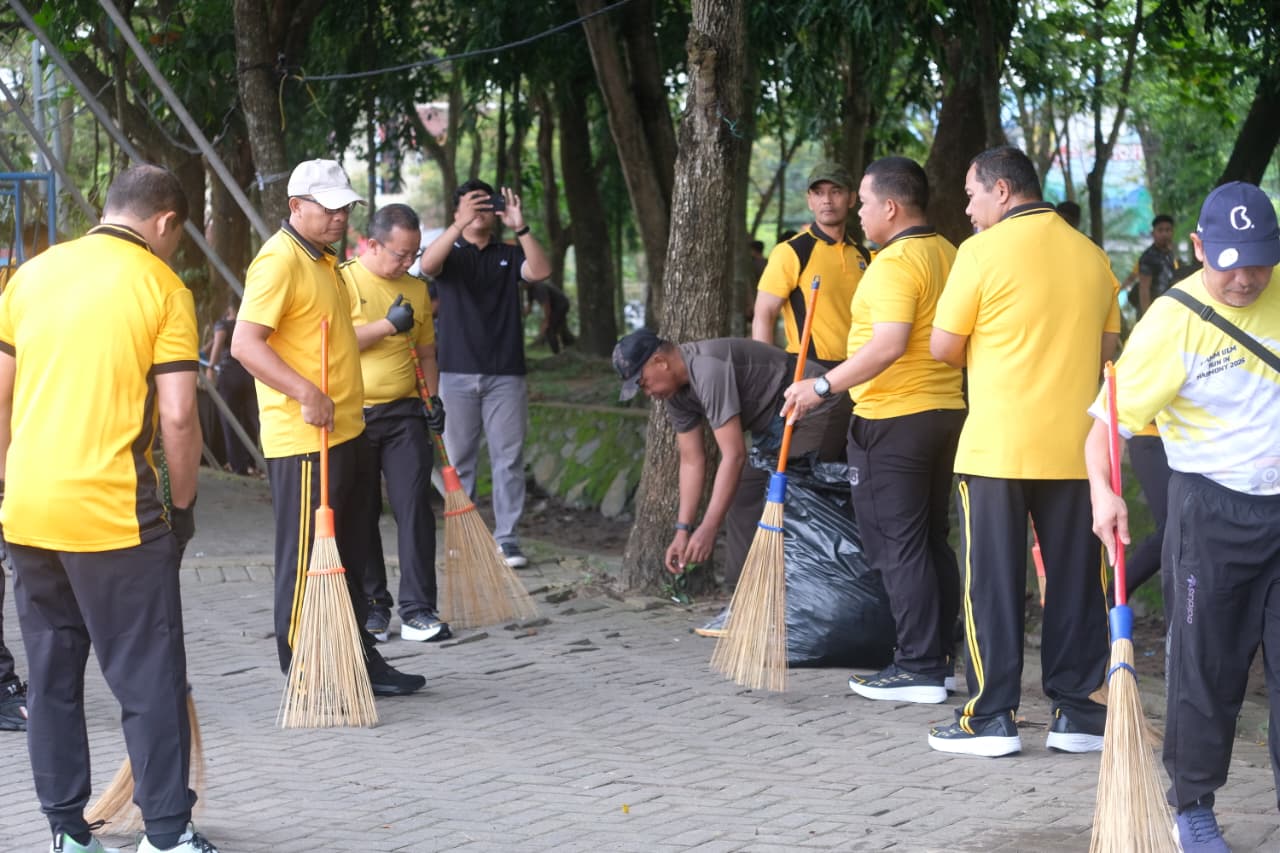 Kapolda Kalsel Ajak Bakti Kebersihan untuk Wujudkan Kalsel Bersih dan Asri