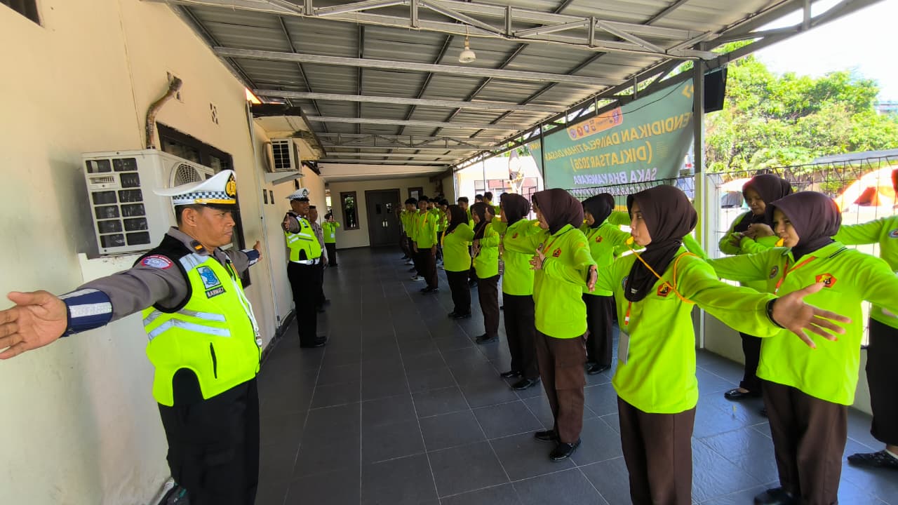 Tingkatkan Kesadaran Berlalu Lintas, Sat Lantas Polresta Pontianak Gelar Sosialisasi