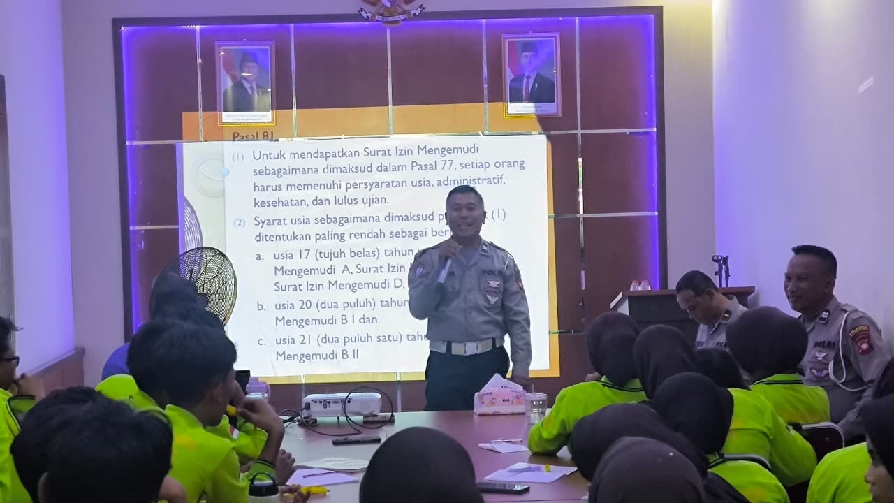 Sat Lantas Polresta Pontianak Ajak Saka Bhayangkara Tertib Berlalu Lintas