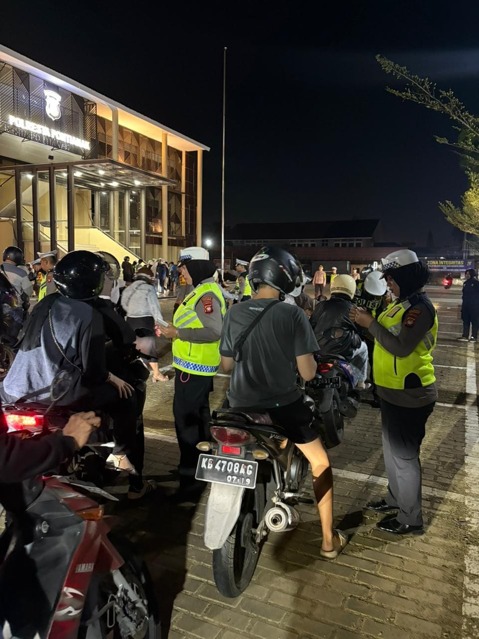 Blue Light Patrol Skala Besar Warnai Pengamanan Malam Minggu di Pontianak
