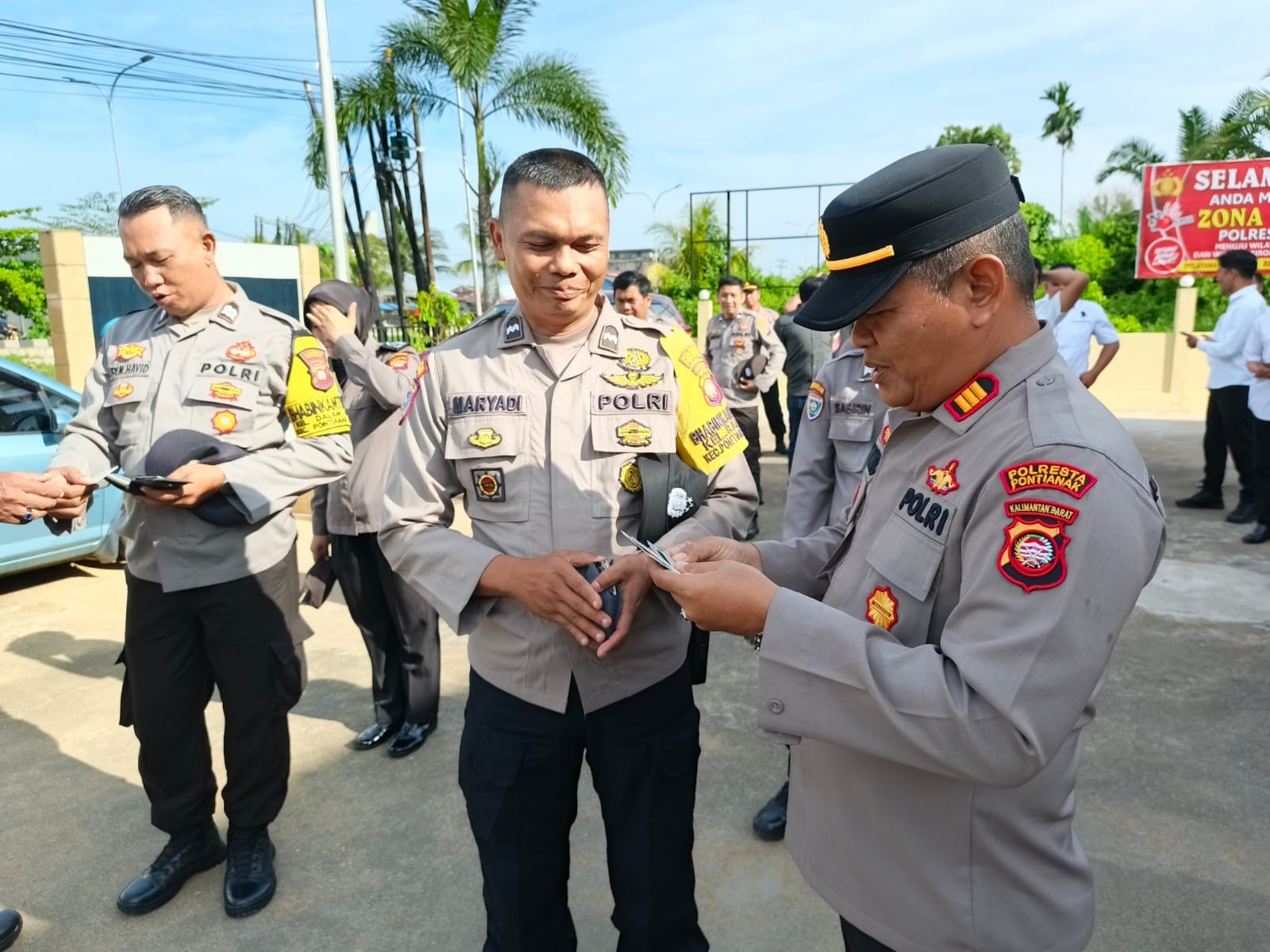 Kapolsek Pontianak Timur Pastikan Kesiapan Personel melalui Pemeriksaan Rutin