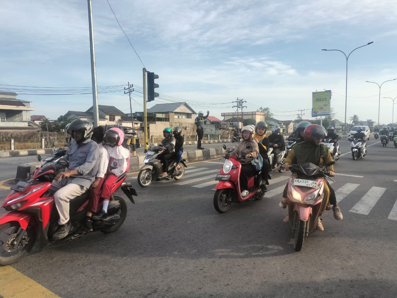 Personel Lantas dan Binmas Siaga Pagi, Dukung Kelancaran Aktivitas Warga