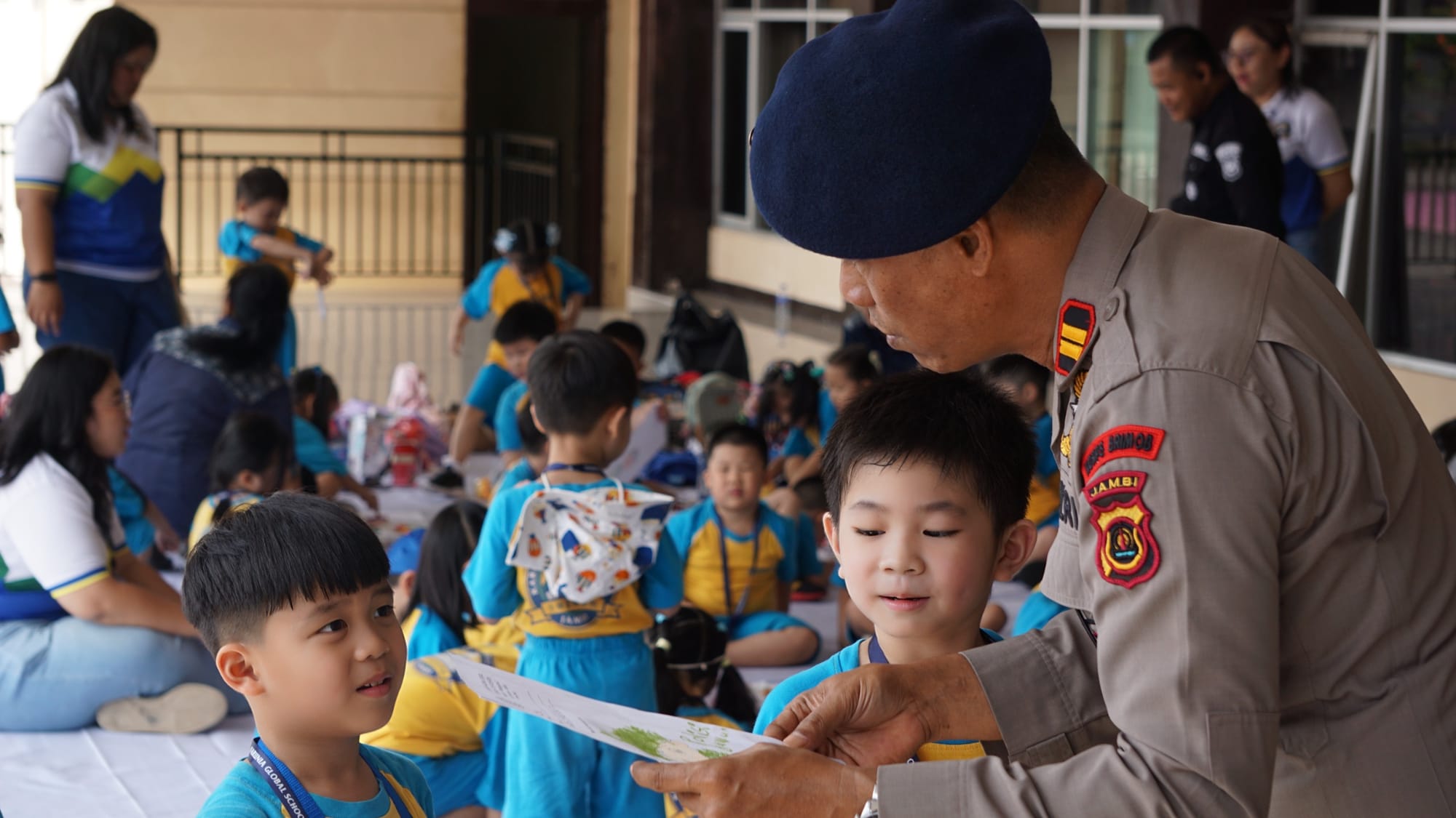 Kunjungi Satbrimob Polda Jambi, Murid TK Kurnia Global School Kenal Profesi Brimob Sejak Dini