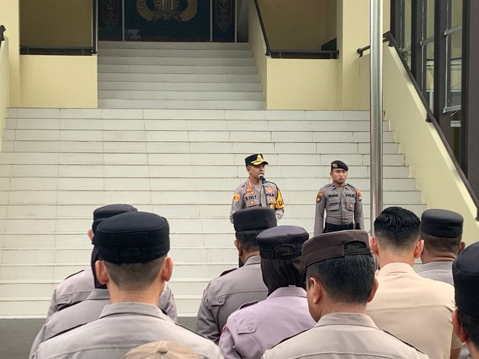 Kapolresta Pontianak Tegas di Apel Pagi: Rapi, Beretika, Siap Layani Masyarakat!