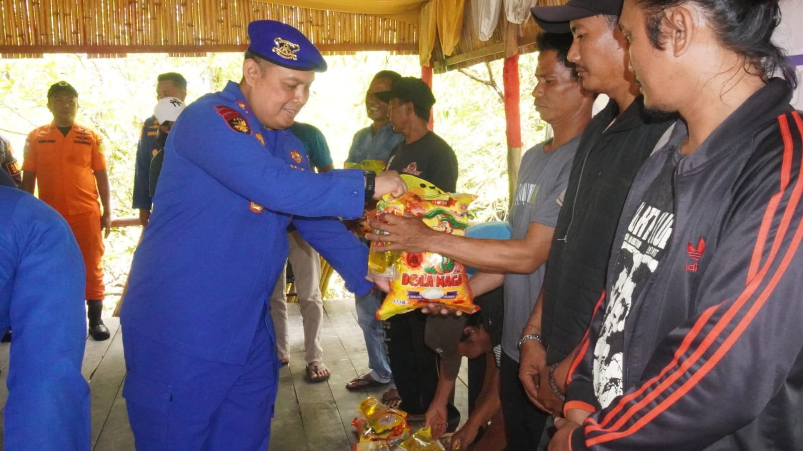 Dirpolairud Polda Jambi Sambangi Warga Pesisir Kampung Laut Lewat Program Sambang Nusa Presisi