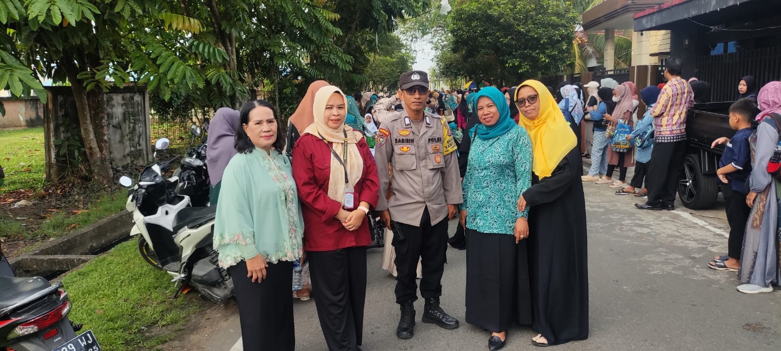Personel Binmas Polsek Pontianak Timur Amankan Pawai Ta’aruf Tingkat Kecamatan