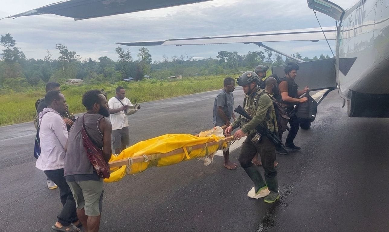 Di Tengah Duka Papua, Aparat Tuntaskan Evakuasi Cepat hingga ke Pelosok Pedalaman