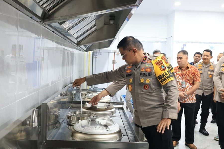 Dukung Program Prabowo, Polda Babel Operasikan 7 SPPG: 21 Ribu Siswa Kini Terlayani Gizi Terpadu!